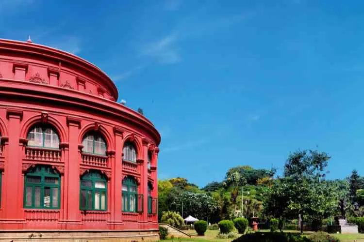 Walk in Cubbon Park
